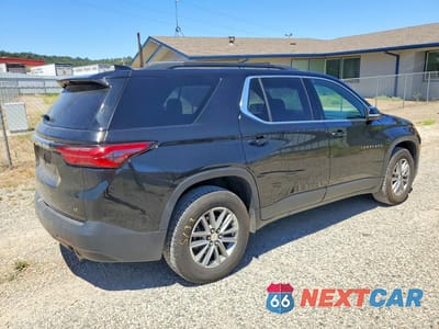 Trzecie zdjęcie samochodu z tyłu: 2023 CHEVROLET TRAVERSE LT VIN:1GNERGKW3PJ130243 - miniatura