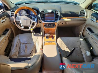 Zdjęcie 8 z 12 samochodu: 2014 CHRYSLER 300C VIN:2C3CCAEG7EH378520 - miniatura