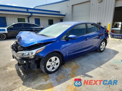 2017 KIA FORTE LX 3KPFK4A77HE103071 - główne zdjęcie licytacji z USA - miniatura