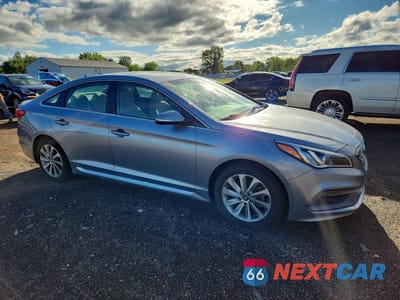 Czwarte zdjęcie samochodu z boku: 2015 HYUNDAI SONATA SPORT VIN:5NPE34AF7FH032916 - miniatura