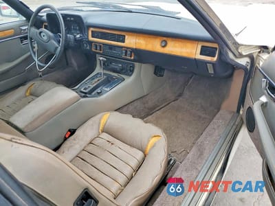 Zdjęcie 8 z 12 samochodu: 1984 JAGUAR XJS VIN:SAJNV5842EC113497 - miniatura