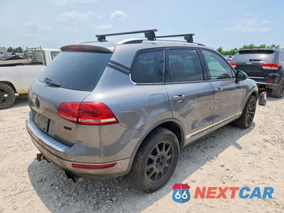 Trzecie zdjęcie samochodu z tyłu: 2011 VOLKSWAGEN TOUAREG V6 VIN:WVGFF9BP3BD001237 - miniatura