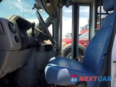Zdjęcie 7 z 13 samochodu: 2017 FORD ECONOLINE E450 SUPER DUTY CUTAWAY VAN VIN:1FDFE4FS7HDC05262 - miniatura