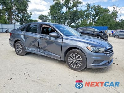 Czwarte zdjęcie samochodu z boku: 2021 VOLKSWAGEN JETTA S VIN:3VWN57BU6MM052359 - miniatura