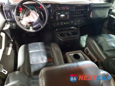Zdjęcie 8 z 14 samochodu: 2018 CHEVROLET EXPRESS G2500 VIN:1GCWGAFGXJ1171513 - miniatura