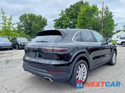Czwarte zdjęcie samochodu z boku: 2019 PORSCHE CAYENNE VIN:WP1AA2AY1KDA13707 - miniatura