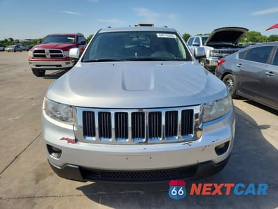 Piąte zdjęcie samochodu w środku: 2011 JEEP GRAND CHEROKEE LAREDO VIN:1J4RS4GG6BC573573 - miniatura