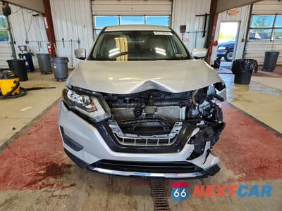 Piąte zdjęcie samochodu w środku: 2020 NISSAN ROGUE S VIN:JN8AT2MT7LW038987 - miniatura