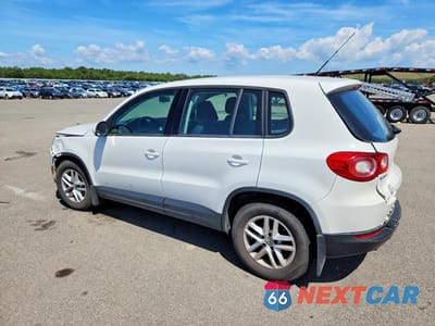Drugie zdjęcie samochodu z przodu: 2011 VOLKSWAGEN TIGUAN VIN:WVGBV7AX2BW524096 - miniatura