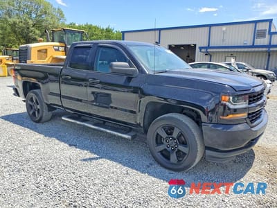 Czwarte zdjęcie samochodu z boku: 2017 CHEVROLET SILVERADO K1500 CUSTOM VIN:1GCVKPEC4HZ148199 - miniatura