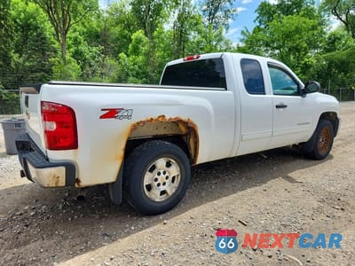 Trzecie zdjęcie samochodu z tyłu: 2013 CHEVROLET SILVERADO K1500 LT VIN:1GCRKSE76DZ151736 - miniatura