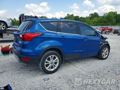 Trzecie zdjęcie samochodu z tyłu: 2019 FORD ESCAPE SE VIN:1FMCU0GD7KUC46397 - miniatura