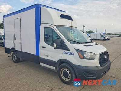 Czwarte zdjęcie samochodu z boku: 2023 FORD TRANSIT DELIVERY TRUCK VIN:1FDBW5ZG1PKA24015 - miniatura