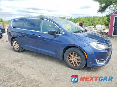 Czwarte zdjęcie samochodu z boku: 2017 CHRYSLER PACIFICA TOURING L VIN:2C4RC1BG9HR778751 - miniatura