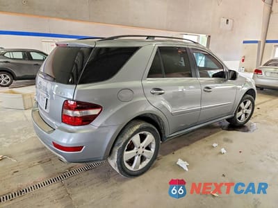 Trzecie zdjęcie samochodu z tyłu: 2010 MERCEDES-BENZ ML 350 4MATIC VIN:4JGBB8GB2AA548274 - miniatura