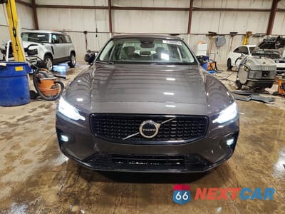 Piąte zdjęcie samochodu w środku: 2023 VOLVO S60 CORE VIN:7JRL12FV5PG231987 - miniatura