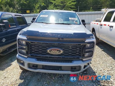 Piąte zdjęcie samochodu w środku: 2025 FORD F350 SUPER DUTY VIN:1FT8W3BMXSED60840 - miniatura