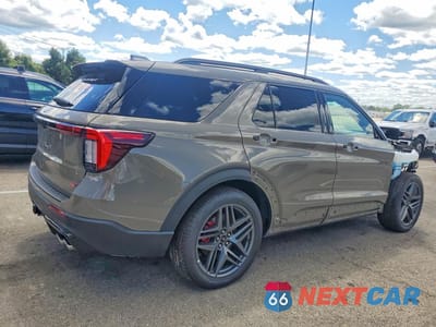 Trzecie zdjęcie samochodu z tyłu: 2026 FORD EXPLORER ST VIN:1FMWK8GC4TGB43401 - miniatura