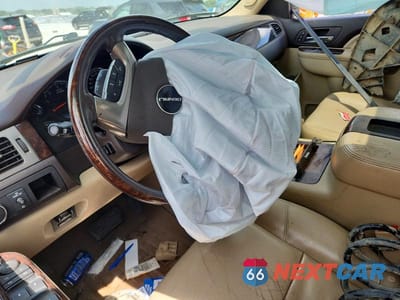 Zdjęcie 8 z 13 samochodu: 2012 GMC YUKON XL DENALI VIN:1GKS2MEF0CR141811 - miniatura