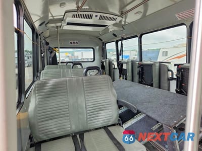 Zdjęcie 10 z 12 samochodu: 2019 FORD E450 SHUTTLE BUS VIN:1FDFE4FS5KDC61188 - miniatura