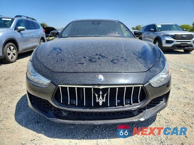 Piąte zdjęcie samochodu w środku: 2017 MASERATI GHIBLI S VIN:ZAM57RSS2H1195573 - miniatura