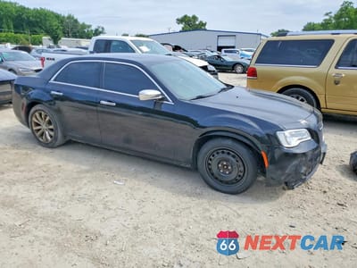 Czwarte zdjęcie samochodu z boku: 2020 CHRYSLER 300 LIMITED VIN:2C3CCAKG4LH131666 - miniatura
