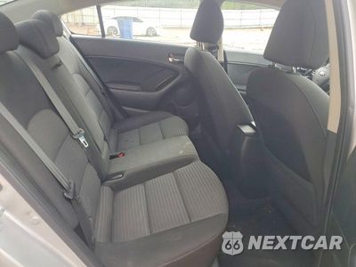Zdjęcie 10 z 12 samochodu: 2016 KIA FORTE LX VIN:KNAFX4A67G5551570 - miniatura