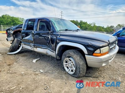 Czwarte zdjęcie samochodu z boku: 2003 DODGE DAKOTA QUAD SLT VIN:1D7HG48N03S308614 - miniatura