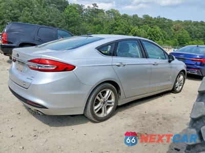 Trzecie zdjęcie samochodu z tyłu: 2018 FORD FUSION SE HYBRID VIN:3FA6P0LUXJR116432 - miniatura