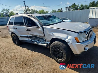 Czwarte zdjęcie samochodu z boku: 2006 JEEP GRAND CHEROKEE LAREDO VIN:1J4GR48K06C311754 - miniatura