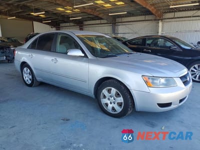 Czwarte zdjęcie samochodu z boku: 2007 HYUNDAI SONATA GLS VIN:5NPET46C77H224725 - miniatura