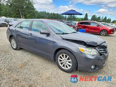 Czwarte zdjęcie samochodu z boku: 2010 TOYOTA CAMRY XLE VIN:4T4BF3EK6AR066728 - miniatura