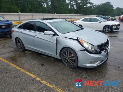 Czwarte zdjęcie samochodu z boku: 2011 HYUNDAI SONATA LIMITED VIN:5NPEC4AC9BH252686 - miniatura