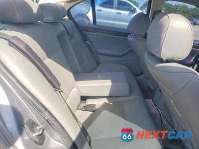 Zdjęcie 10 z 12 samochodu: 2005 BMW 325 I VIN:WBAEV334X5KW18362 - miniatura