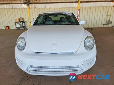 Piąte zdjęcie samochodu w środku: 2017 VOLKSWAGEN BEETLE 1.8T VIN:3VWF17AT6HM629745 - miniatura