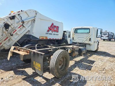 Czwarte zdjęcie samochodu z boku: 2006 INTERNATIONAL 4300 REFUSE TRUCK VIN:1HTMMAAR26H339476 - miniatura