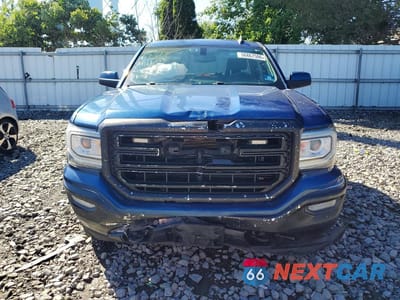 Piąte zdjęcie samochodu w środku: 2018 GMC SIERRA K1500 SLE VIN:1GTV2MEC2JZ101600 - miniatura