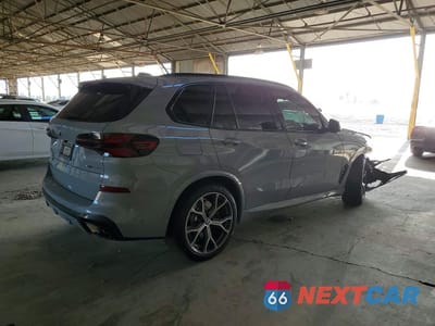 Trzecie zdjęcie samochodu z tyłu: 2026 BMW X5 XDRIVE50E VIN:5UX43EU05T9407035 - miniatura