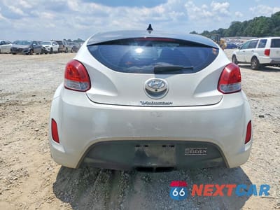 Zdjęcie 6 z 12 samochodu: 2015 HYUNDAI VELOSTER BASE VIN:KMHTC6AD7FU225134 - miniatura
