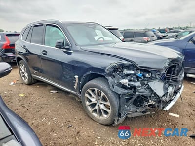 Czwarte zdjęcie samochodu z boku: 2025 BMW X5 XDRIVE40I VIN:5UX23EU01S9Z30588 - miniatura