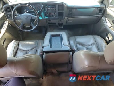 Zdjęcie 8 z 13 samochodu: 2004 CHEVROLET SUBURBAN C1500 VIN:1GNEC16ZX4J241788 - miniatura