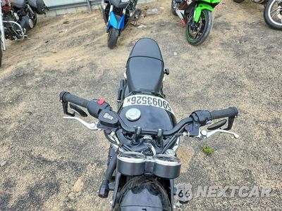 Piąte zdjęcie samochodu w środku: 2017 TRIUMPH MOTORCYCLE BONNEVILLE T100 VIN:SMTD10GN7HT810513 - miniatura