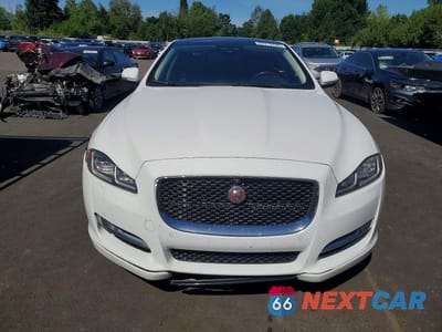 Piąte zdjęcie samochodu w środku: 2019 JAGUAR XJ R - SPORT VIN:SAJWJ1CD2K8W19572 - miniatura