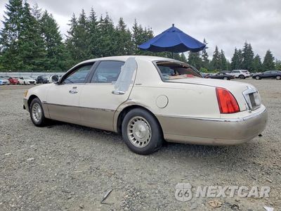 Drugie zdjęcie samochodu z przodu: 1999 LINCOLN TOWN CAR EXECUTIVE VIN:1LNHM81W8XY685378 - miniatura