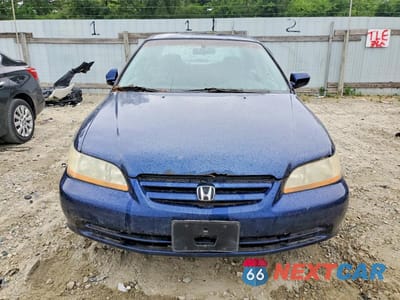 Piąte zdjęcie samochodu w środku: 2001 HONDA ACCORD LX VIN:1HGCG66571A051300 - miniatura