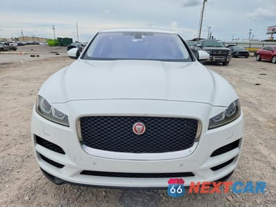 Piąte zdjęcie samochodu w środku: 2017 JAGUAR F-PACE PREMIUM VIN:SADCJ2BN0HA095278 - miniatura