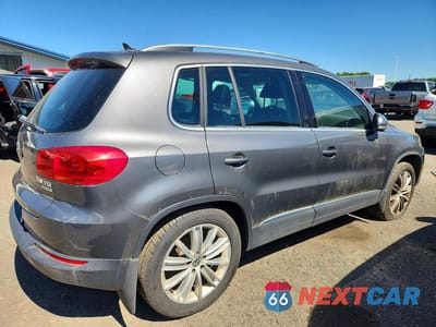 Trzecie zdjęcie samochodu z tyłu: 2012 VOLKSWAGEN TIGUAN S VIN:WVGBV7AX1CW005705 - miniatura
