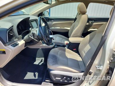 Zdjęcie 7 z 12 samochodu: 2017 HYUNDAI ELANTRA VALUE EDITION VIN:5NPD84LF5HH206463 - miniatura
