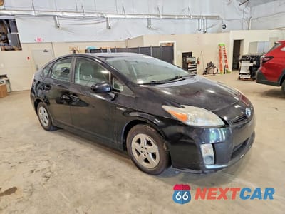 Czwarte zdjęcie samochodu z boku: 2011 TOYOTA PRIUS THREE VIN:JTDKN3DU1B1376762 - miniatura