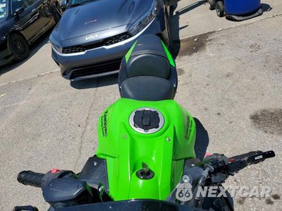 Piąte zdjęcie samochodu w środku: 2022 KAWASAKI EX650 N VIN:ML5EXEN18NDA50299 - miniatura